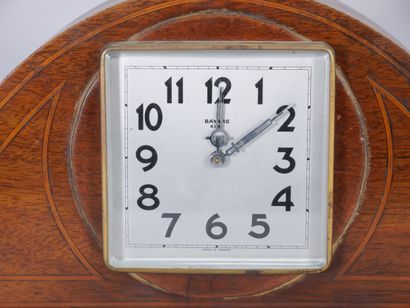 BAYARD
Pendule borne de forme demi-lune en...