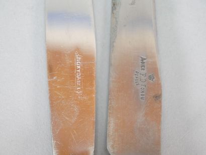 12 large stainless steel knives, horn handles,...