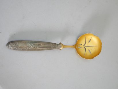 Strawberry cutlery in gilt metal, handle...