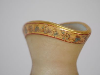 DAUM - NANCY
Flattened, shouldered conical...