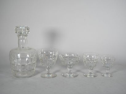 BACCARAT
Cut crystal service set, 