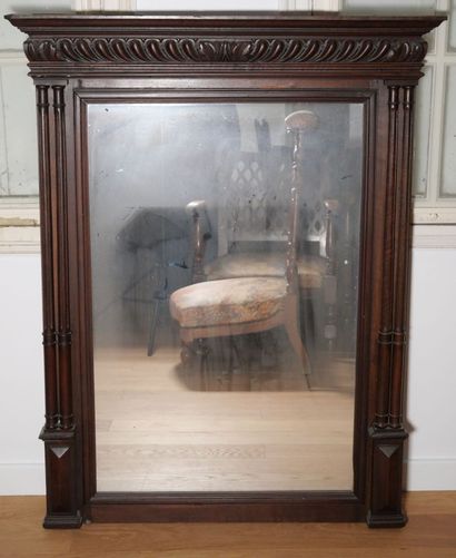Miroir en chêne mouluré et sculpté, les montants...