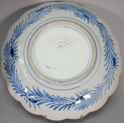 JAPAN
Large circular dish with moving contours...
