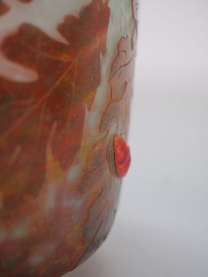 DAUM - NANCY
Bowl with circular body and...