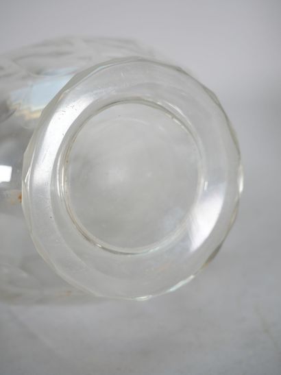 Reunion of a cut-crystal carafe, the swollen...