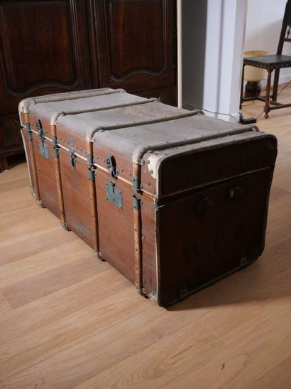 J.PENET, 52 rue Lafayette, Paris
Malle de...