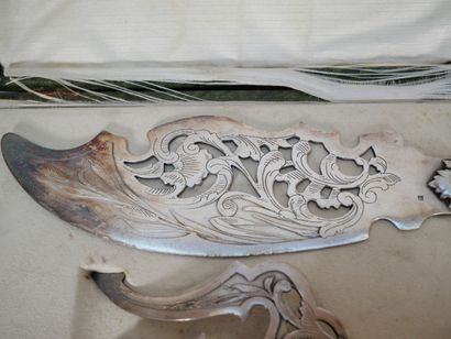 Fish service cutlery, the handle in filled...