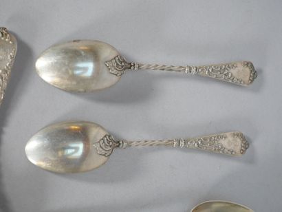 Suite of 12 Art Nouveau silver teaspoons,...