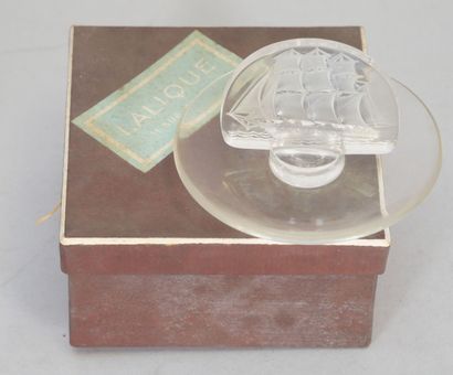 LALIQUE FRANCE
Circular crystal baguier with...