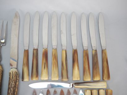 Set of mismatched knives including : 
- LUER...