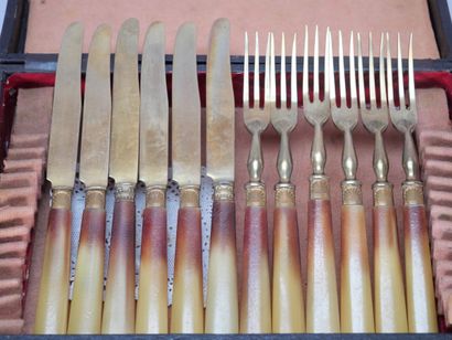 Openwork metal fish serving set with horn...