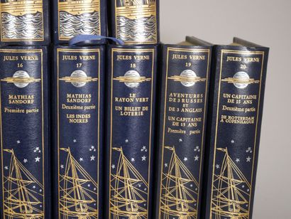 Jules VERNE. Réunion de 20 volumes. Jean...