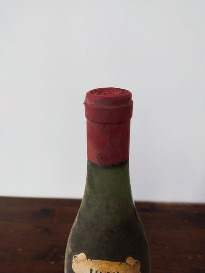 5 bouteilles: 
2 bouteilles MOUCHERON, GEVREY-CHAMBERTIN...