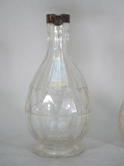 Reunion of a cut-crystal carafe, the swollen...