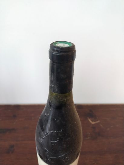 5 bouteilles: 
2 bouteilles MOUCHERON, GEVREY-CHAMBERTIN...