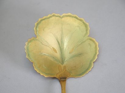 Strawberry cutlery in gilt metal, handle...