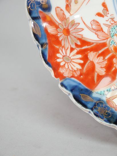 JAPAN
Large circular dish with moving contours...