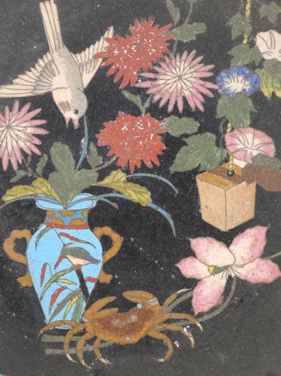 CHINA
Enameled porcelain dish decorated in...
