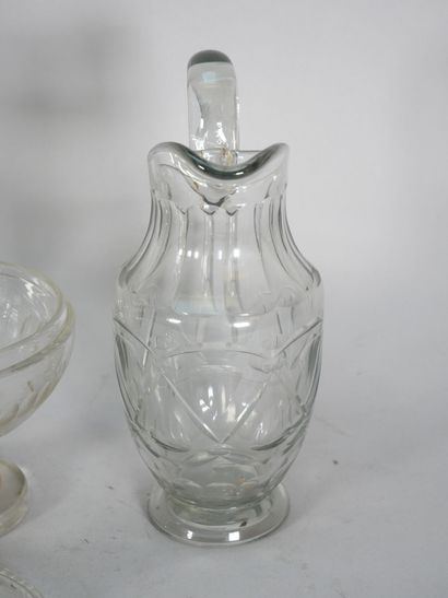 Reunion of 4 glass pieces, decorated with...