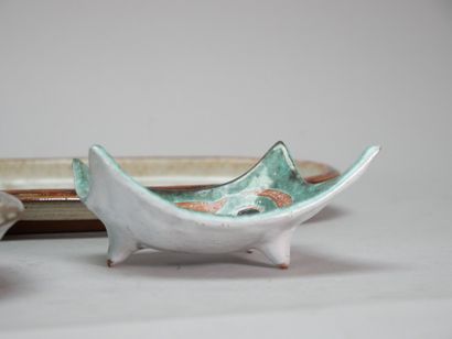 VALLAURIS 
Free-form glazed earthenware tripod...