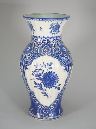 DELFT
Earthenware baluster vase with ribbed...