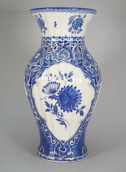 DELFT
Earthenware baluster vase with ribbed...