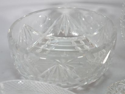 Set of glass pieces including: 
- Cut-crystal...