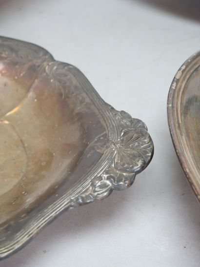 Reunion of silver-plated shaped pieces including...