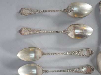 Suite of 12 Art Nouveau silver teaspoons,...