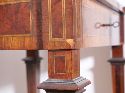 Table travailleuse en bois de placage et...