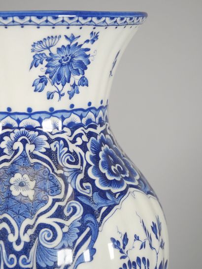 DELFT
Earthenware baluster vase with ribbed...