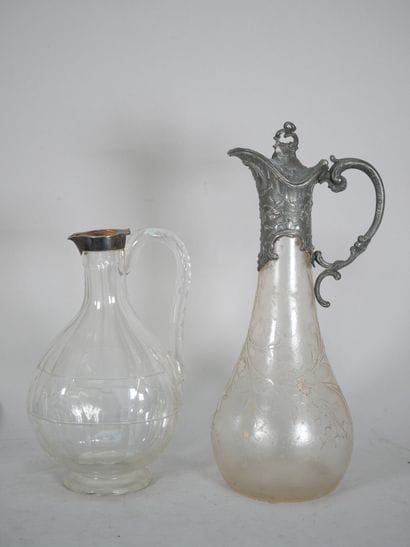 Reunion of a cut-crystal carafe, the swollen...