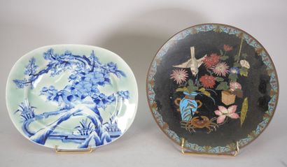 CHINA
Enameled porcelain dish decorated in...