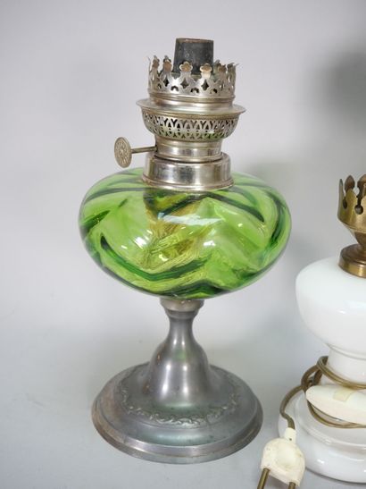 Réunion de 6 lampes à pétrole. Diversité...