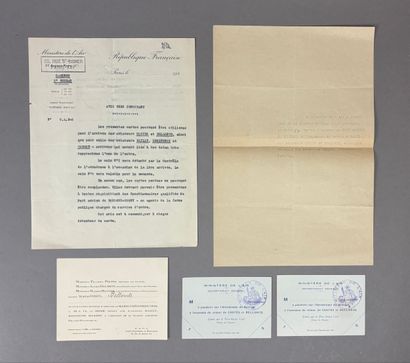 Réunion de deux documents dactylographiés...