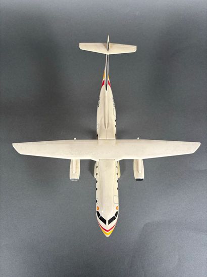 Deux maquettes en plastique 328JET et Bombardier...