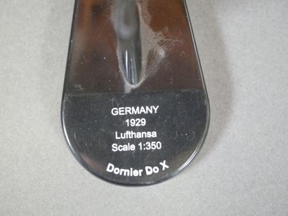 Quatre avions miniatures : Dornier Do-X en...