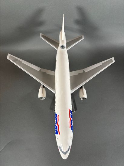 Maquette en résine AOM F-ODLY DC 10-30 aux...