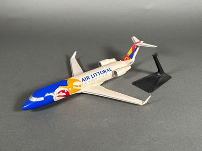 Deux maquettes en plastique 328JET et Bombardier...