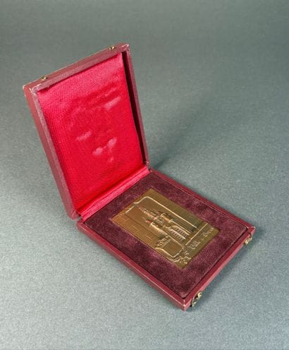 Médaille de la Ville de Douai en bronze dédicacée...