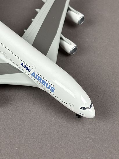 AIRBUS
Maquette d'Airbus A380 au 1/400e,...