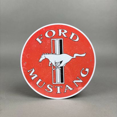 FORD MUSTANG 
Plaque lithographiée circulaire...