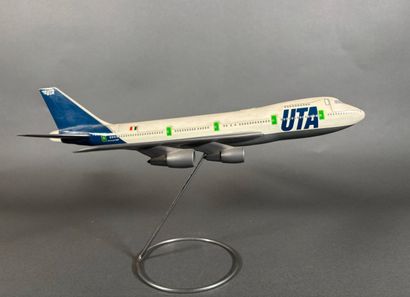 Boeing 747, maquette en plastique aux couleurs...