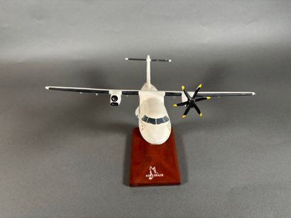 Maquette aux couleurs d'Airlinair ATR 42-500....