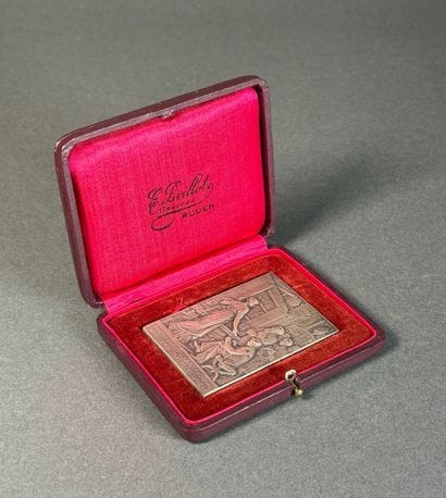Médaille rectangulaire en bronze argenté...