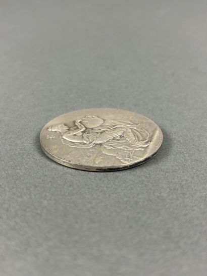 Médaille en bronze argenté représentant une...