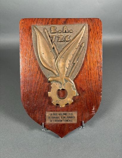 Trophée offert par la base aérienne 726,...