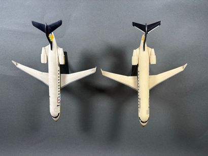 Deux maquettes Canadair Regional JET en plastique...