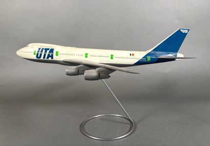 Boeing 747, maquette en plastique aux couleurs...