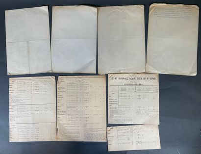 Réunion de documents dactylographiés comprenant...